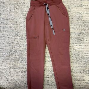 Figs Women's Mauve High Waisted Jogger Scrub Pants